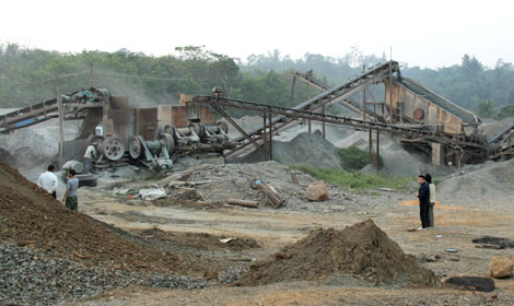 Stone crushing machine